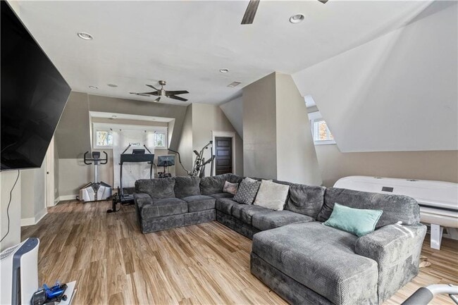 Building Photo - 2125 Cooper Lake Dr SE