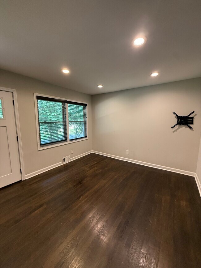 Living Space A - 1865 Winthrop Dr SE