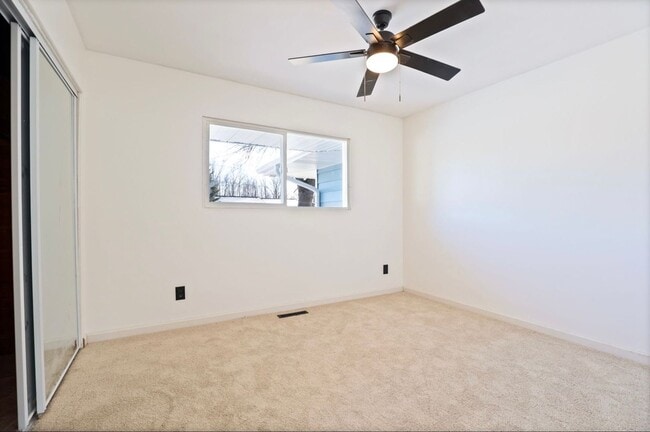 Building Photo - 2118-2118 Avalon Cir