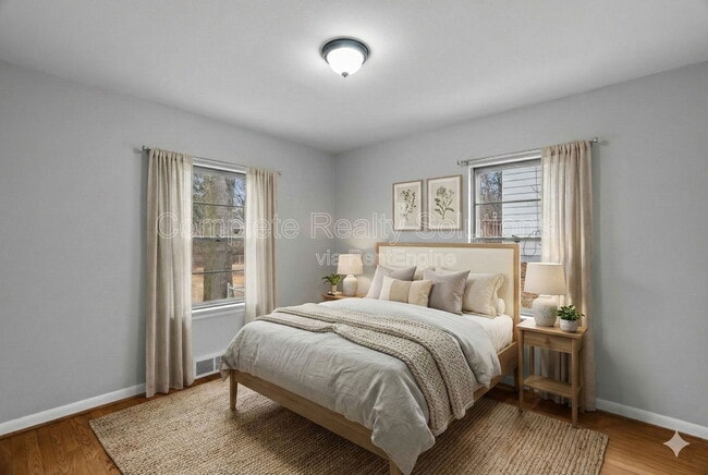 Building Photo - 9220 Leamont Dr