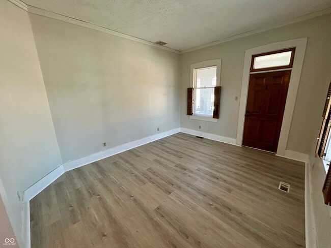 Building Photo - 639 Stevens St