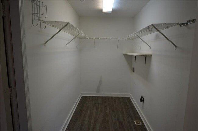 Building Photo - 180 Bruce Ct