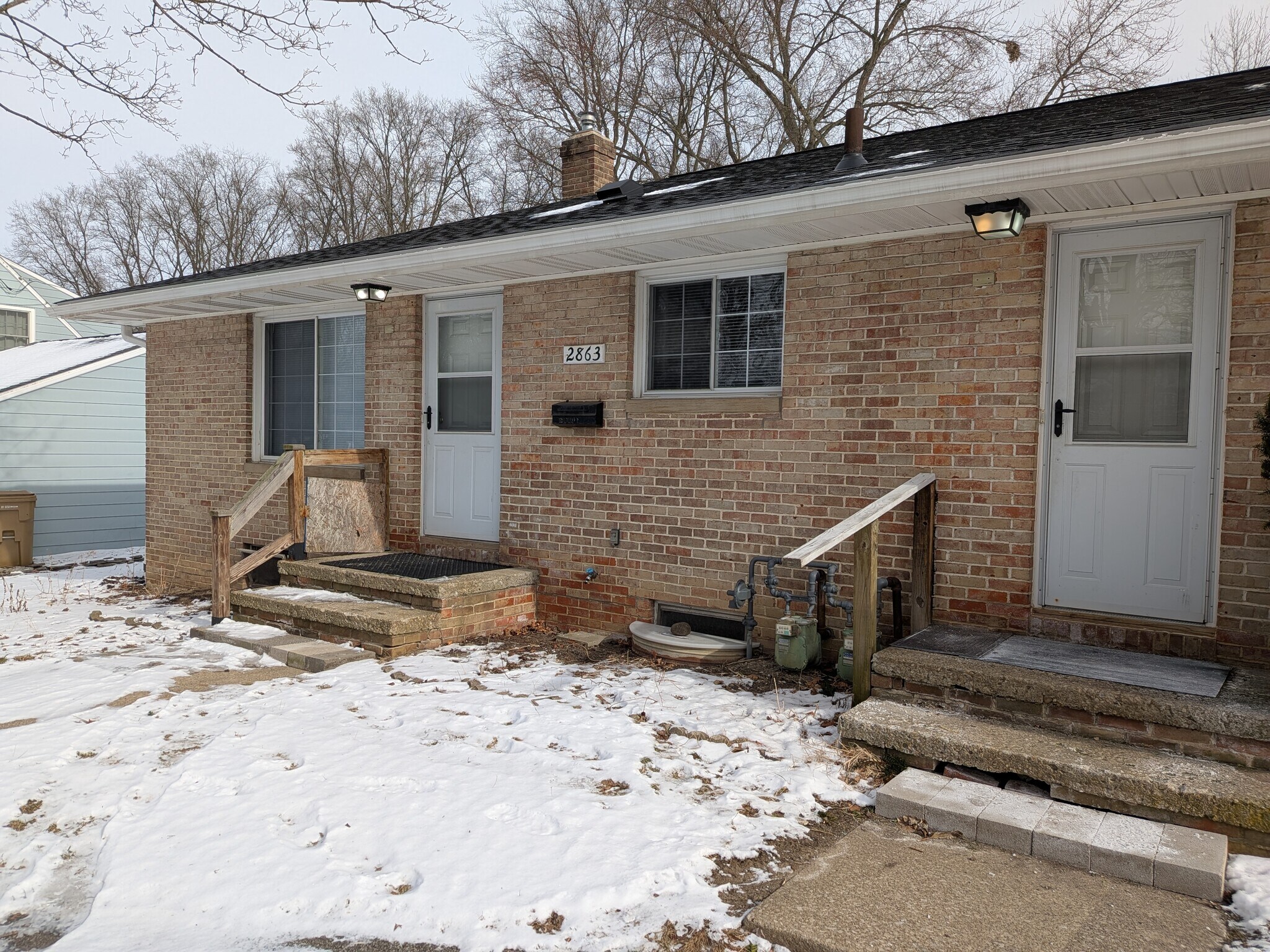 Front - 2863 Cedar Hill Rd