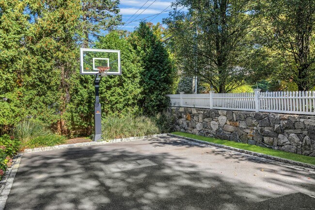 Building Photo - 93 Mansfield Ave