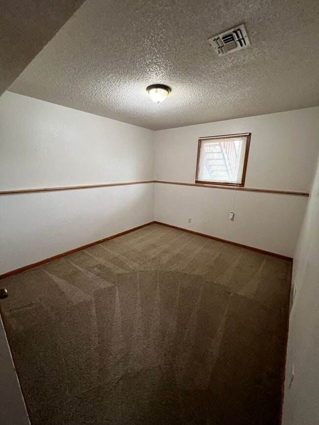 Building Photo - 3 Bedroom Duplex