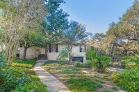 Building Photo - 3-BEDROOM HOME IN FANTASTIC ALAMO HEIGHTS ...