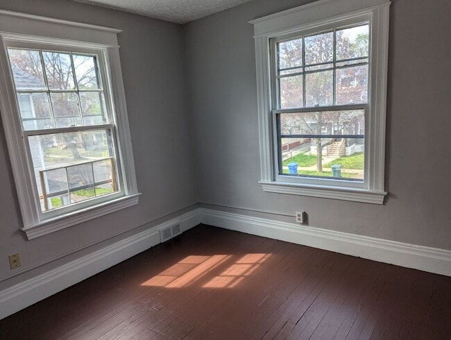 Building Photo - Newly Renovated 4 Bedroom House