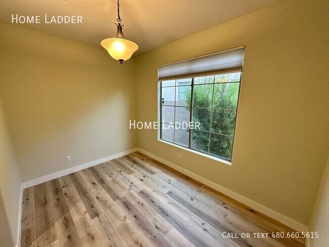 Building Photo - 3064 E Palmdale Ln