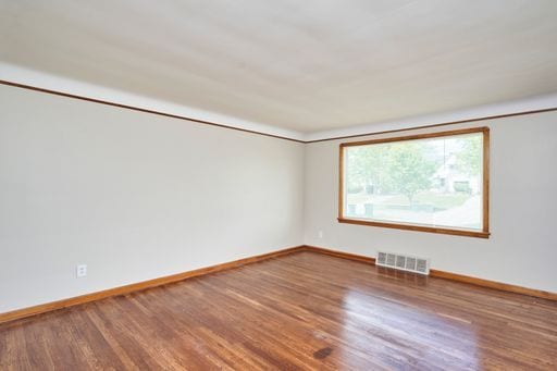 Building Photo - Newly renovated home