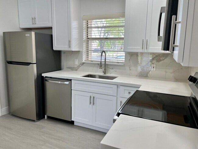 Building Photo - 10821 N Military Trl