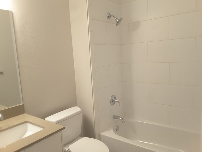 Building Photo - Newly Remodeled Condo Unit - Pet Friendly