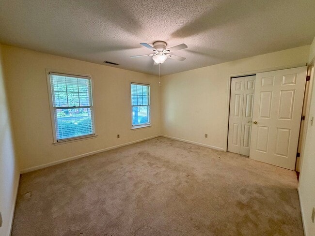 Building Photo - Fabulous Home Near Alice Drive!