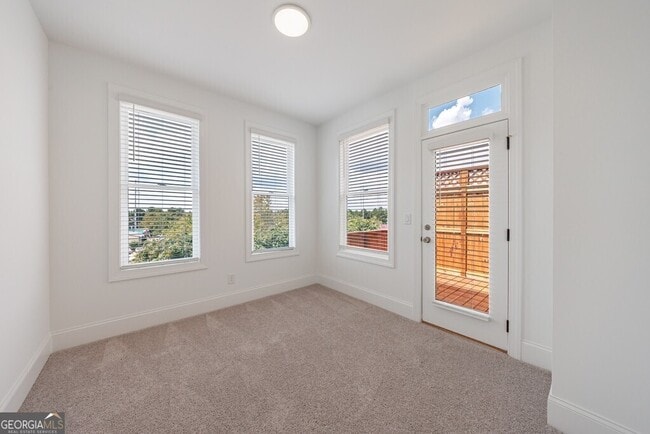 Building Photo - 10744 Davis Dr