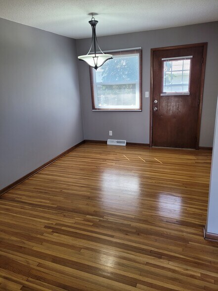 Building Photo - 4712 Western Ave