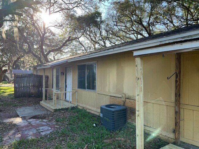 Building Photo - 265 Ruskin Street