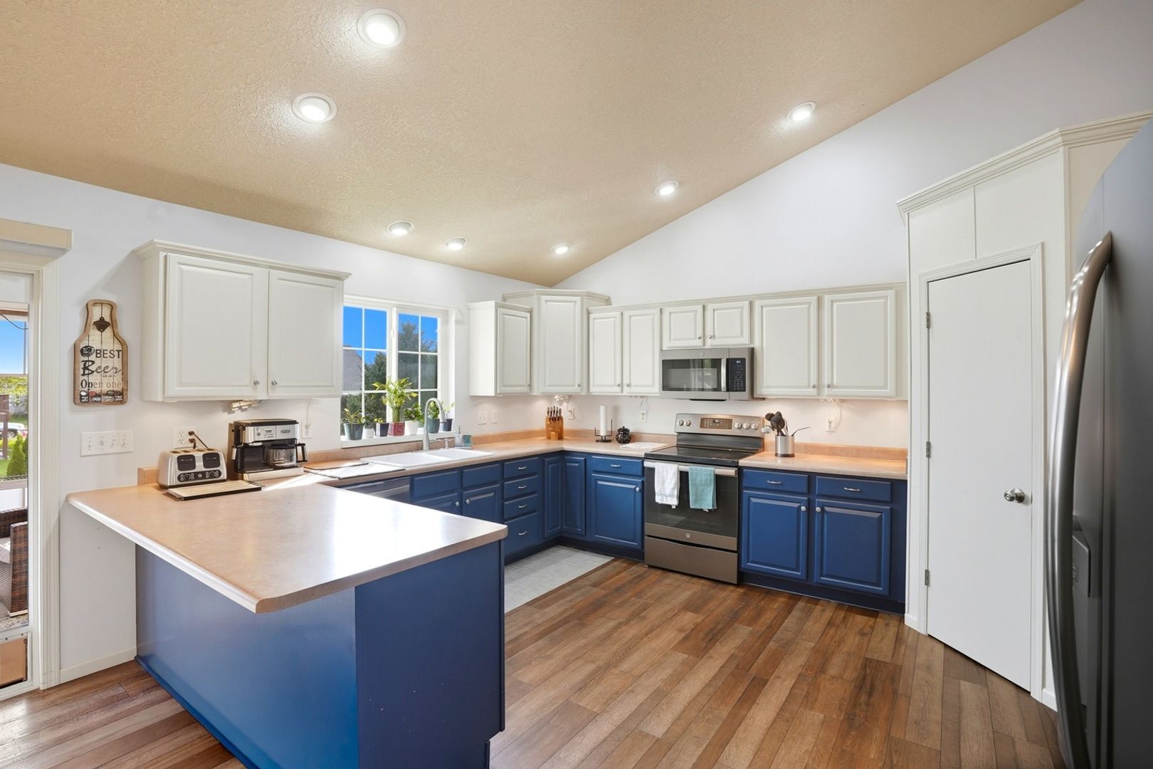 Building Photo - 235 Lockmoor Ave