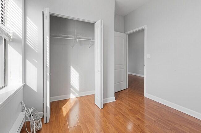 Building Photo - 3639 W Dickens Ave