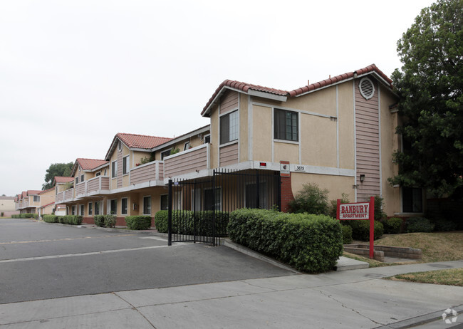 Primary Photo - Banbury Apartments
