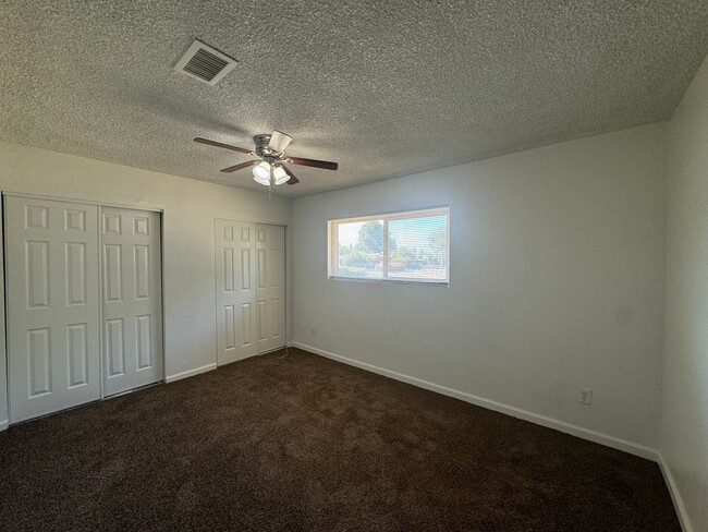 Building Photo - Beautiful Northeast home!