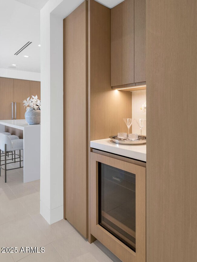 Building Photo - 6587 N Palmeraie Blvd