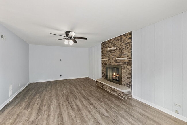 Building Photo - 1126 Tiverton Ct