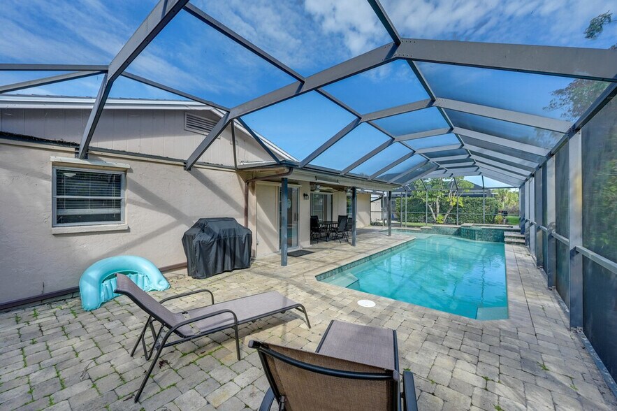 Building Photo - 4261 Pearl Harbor Dr