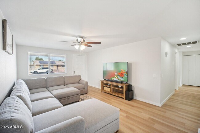 Building Photo - 6123 W Karen Lee Ln