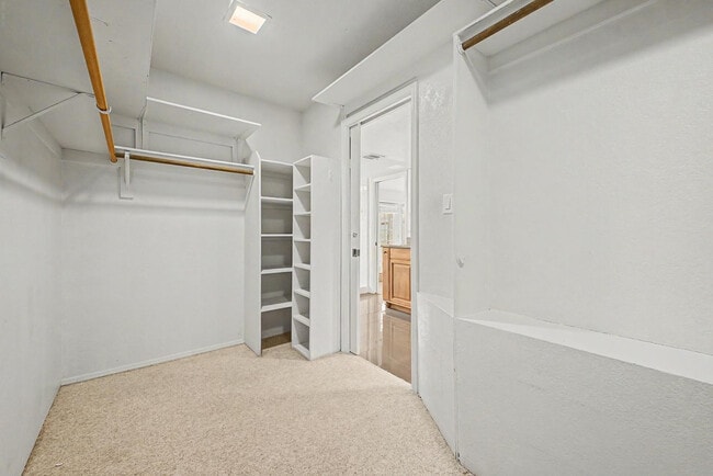 Building Photo - 5736 N 25th St
