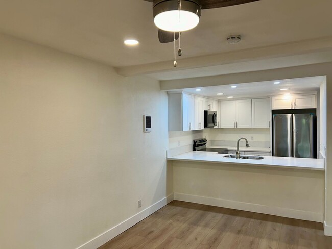 Building Photo - Beautiful finishes, MUST SEE! Renovated 1 ...