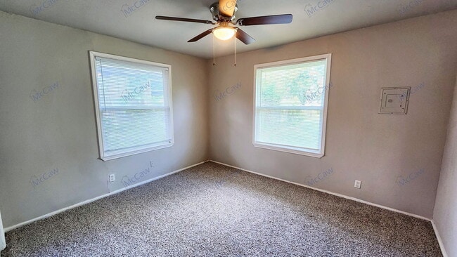 Building Photo - 816 Sandell Dr