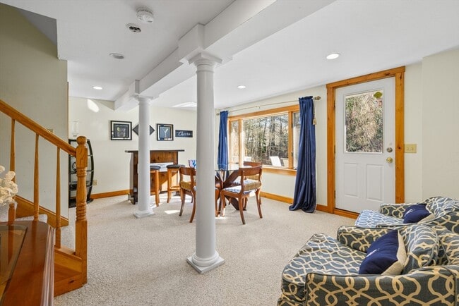 Building Photo - 578 Huckins Neck Rd