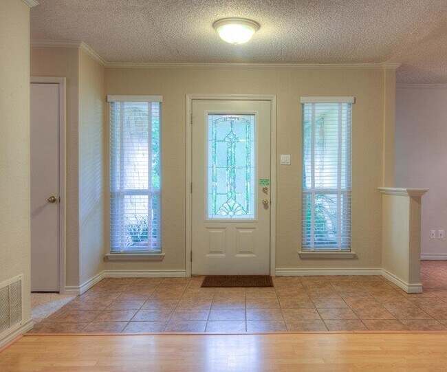 Building Photo - 5304 Wolf Run
