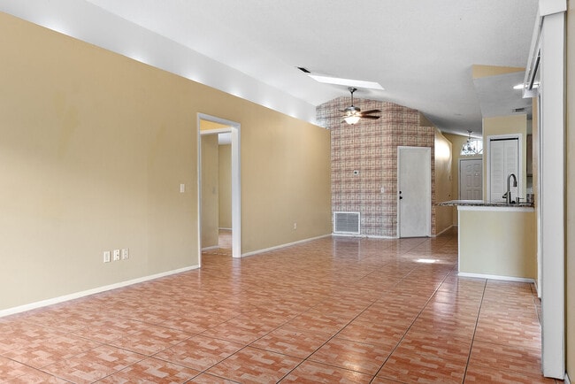 Building Photo - 1465 Eden Dr