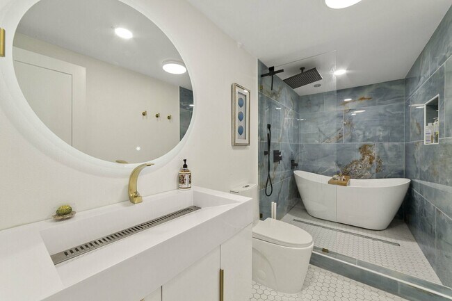 Building Photo - 260 E Driftwood Shores Rd