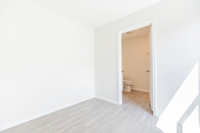 Building Photo - 4271 Thalweg Way