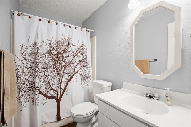 Building Photo - 4702 Gray Fox Dr