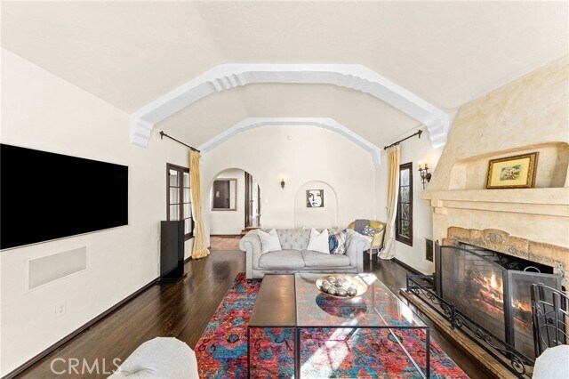 Building Photo - 6160 S San Vicente Blvd