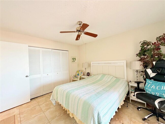 Building Photo - 7430 Sunshine Skyway Ln S