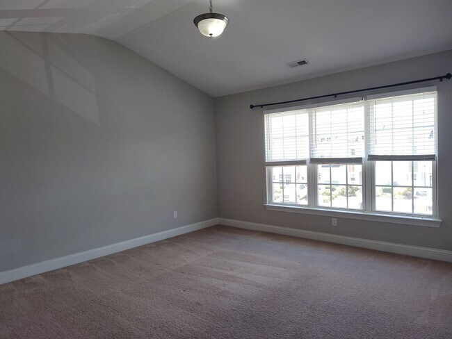 Building Photo - Charming Townhome located in the Settlers Landing Community in Concord NC!
