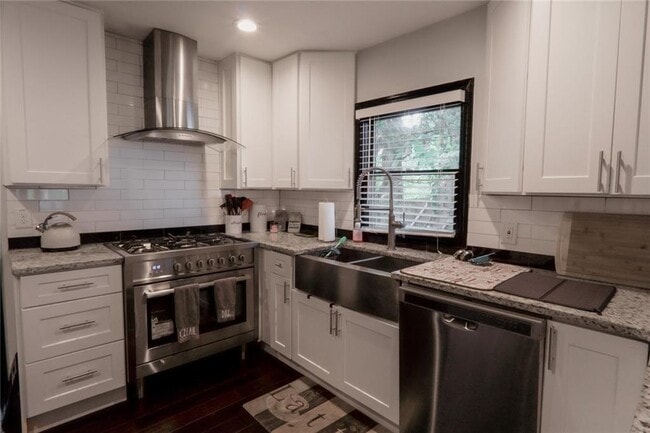 Building Photo - 685 Cedar Ave NW