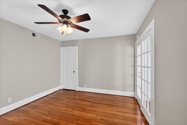 Building Photo - 1420 Bredell Ave