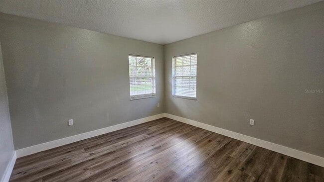 Building Photo - 18720 Oak Way Dr