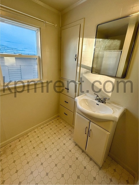 Building Photo - 705 10th St NE