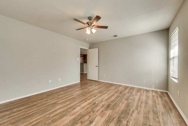 Building Photo - 9917 George Washington Dr