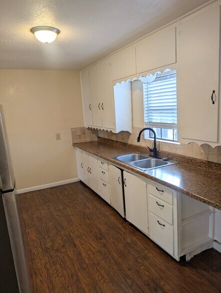 Building Photo - 1826 W Bond St