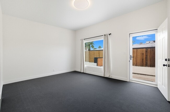 Building Photo - Fully Remodeled 2BR with Modern Upgrades &...
