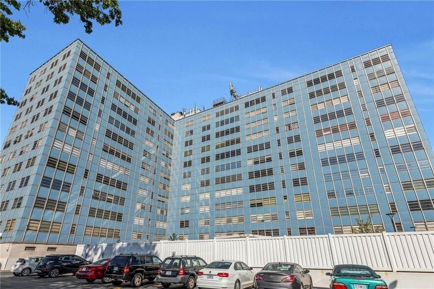 Building Photo - 333 W Meyer Blvd