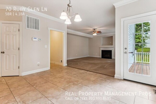 Building Photo - 70 Ruby Glen Ln
