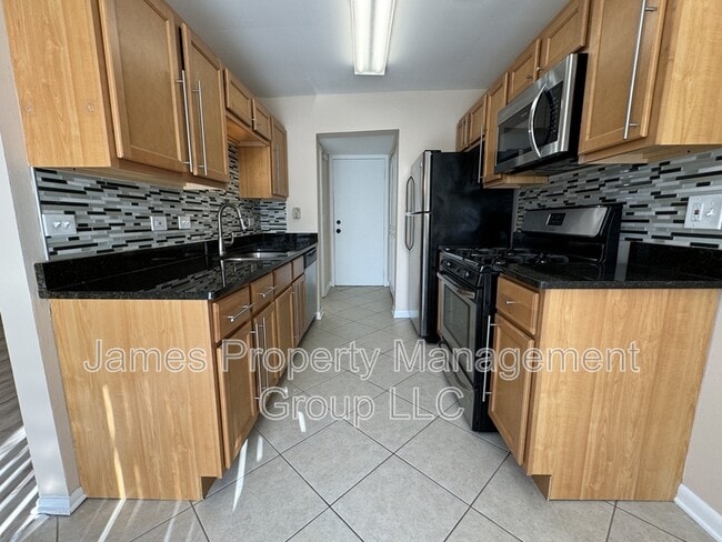 Building Photo - 1062 Hampton Harbor