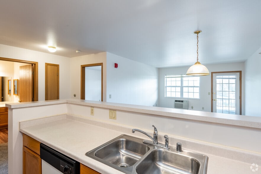 1 BR, 1 BA - 674SF - Algonquin Manor Apartment Homes